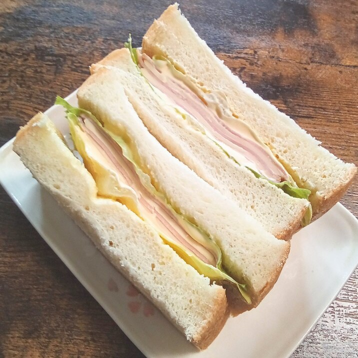 今日は、レタス・ハム・チーズDeサンドイッチ